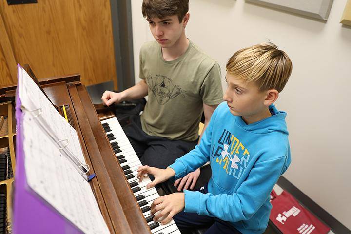 A student learns piano at Wayne State
