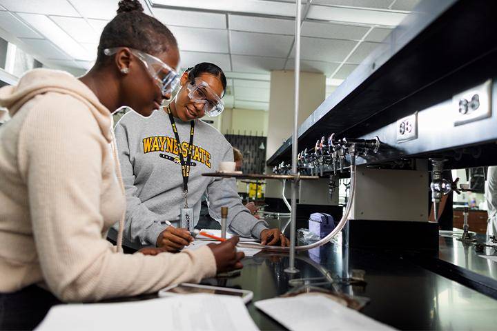 Two students work in a chemistry lab at WSC