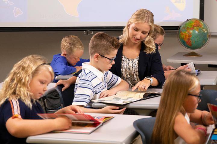 A WSC student teaches at an elementary school