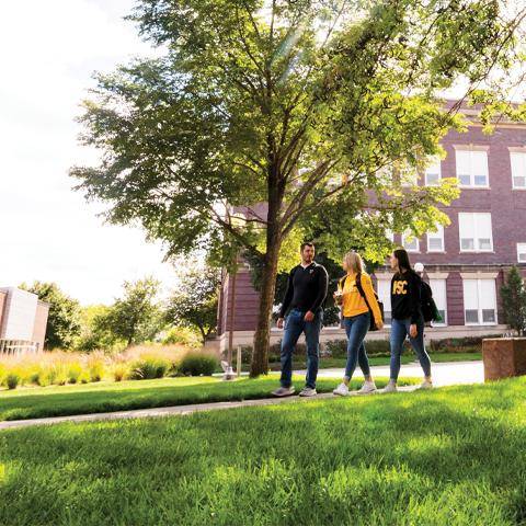 WSC students walking across campus