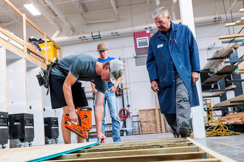 Dr. Dave Hix instructs WSC students in the Skilled and Technical Sciences program